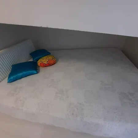 Deniz Manzarasi, Marti Sesleri Esliginde Apartment *