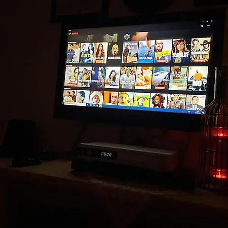 Apartman Deniz Manzarasi, Marti Sesleri Esliginde *