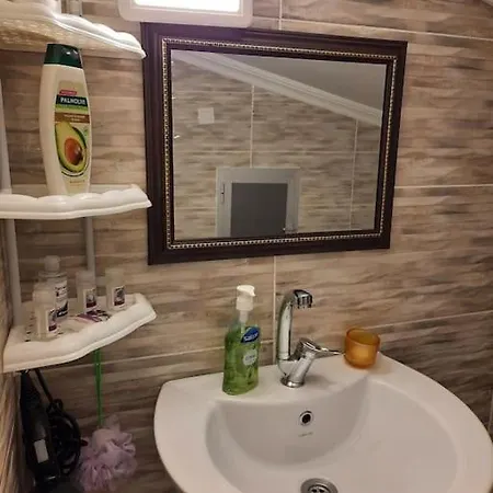 Apartman Deniz Manzarasi, Marti Sesleri Esliginde Isztambul